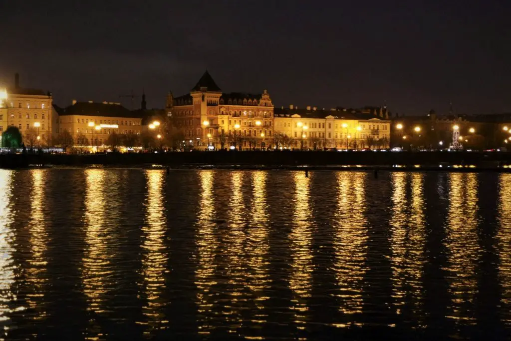 Moldau Prag bei Nacht