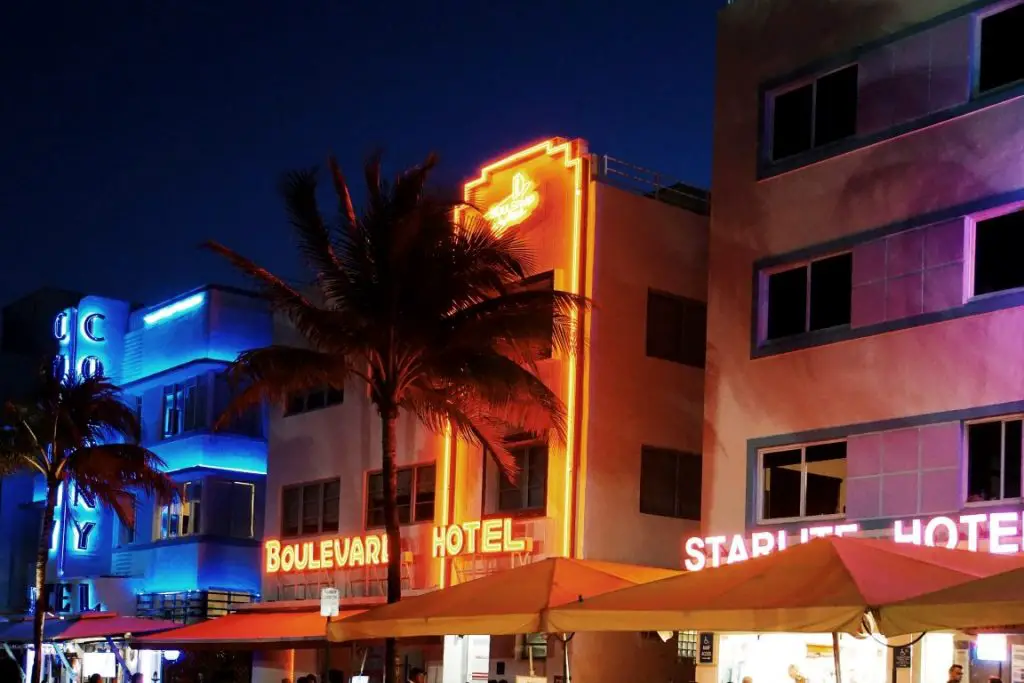 Ocean Drive Miami Beach bei Nacht