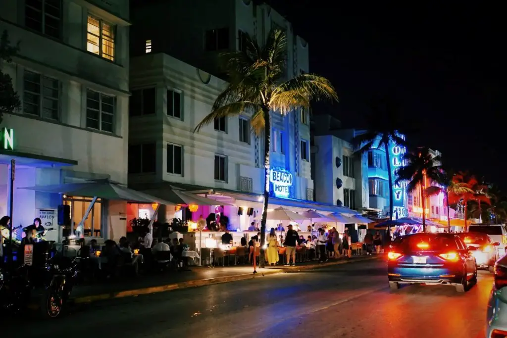 Ocean Drive Miami Beach bei Nacht