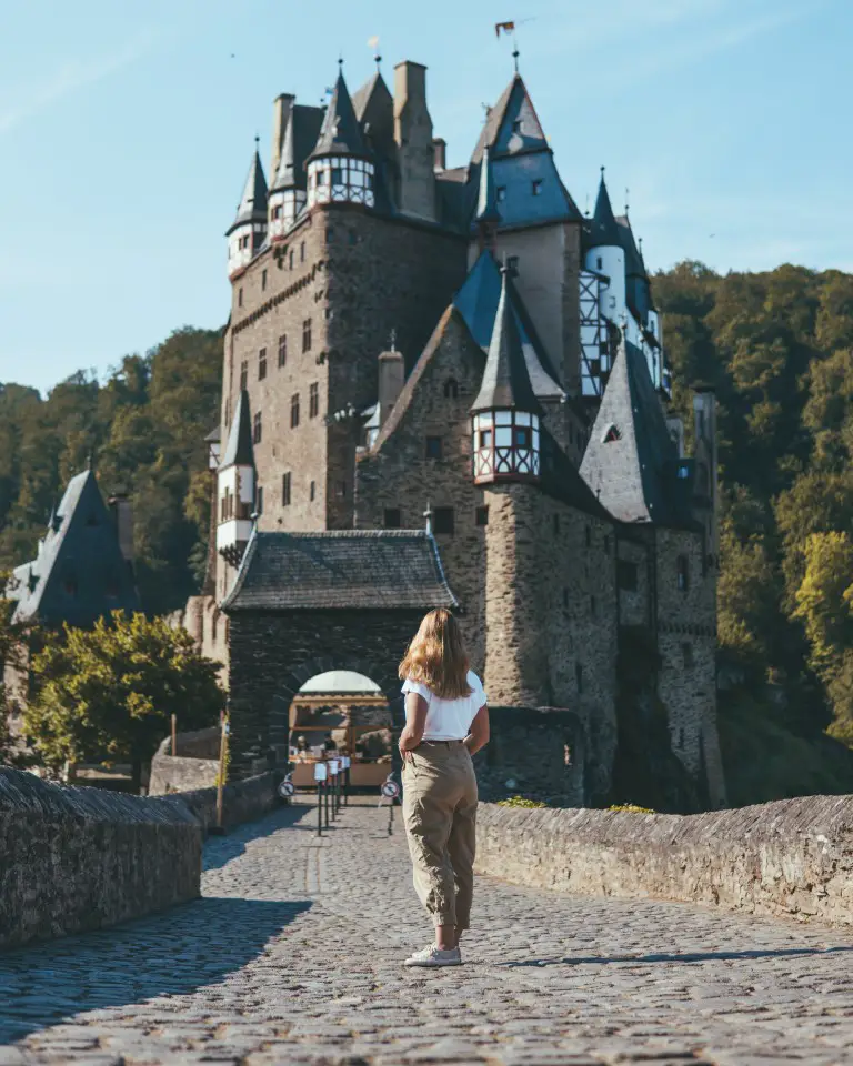 Burg Eltz im Sommer