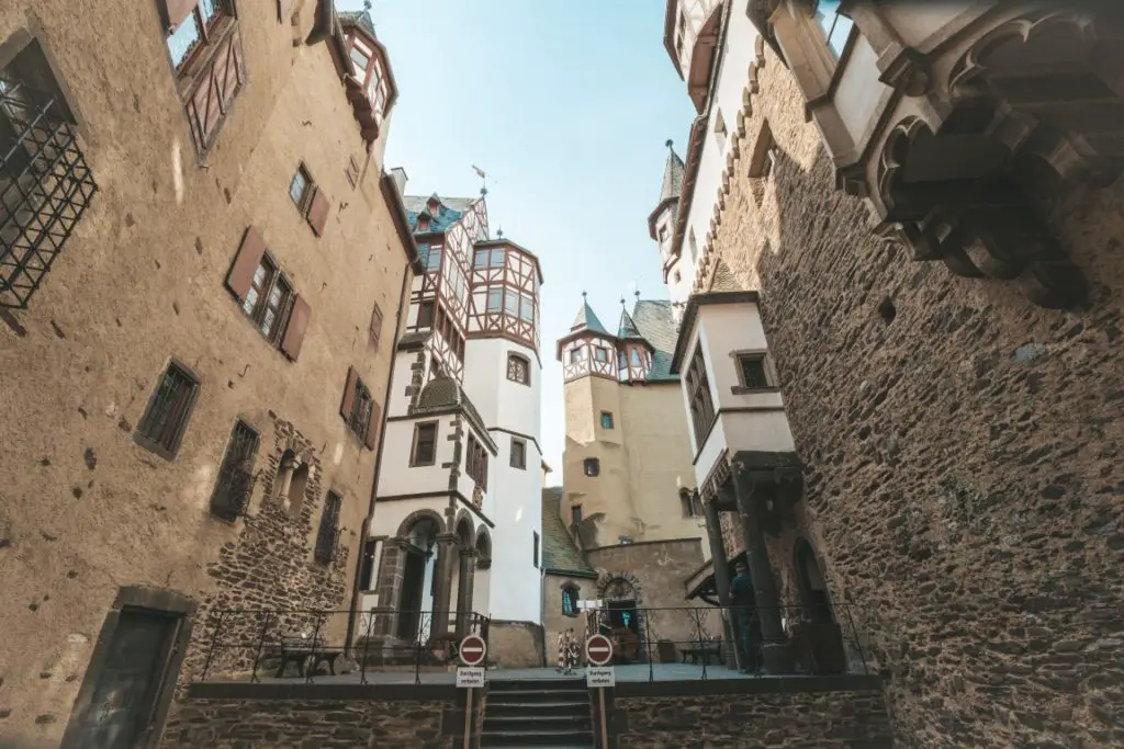 Innenhof Burg Eltz