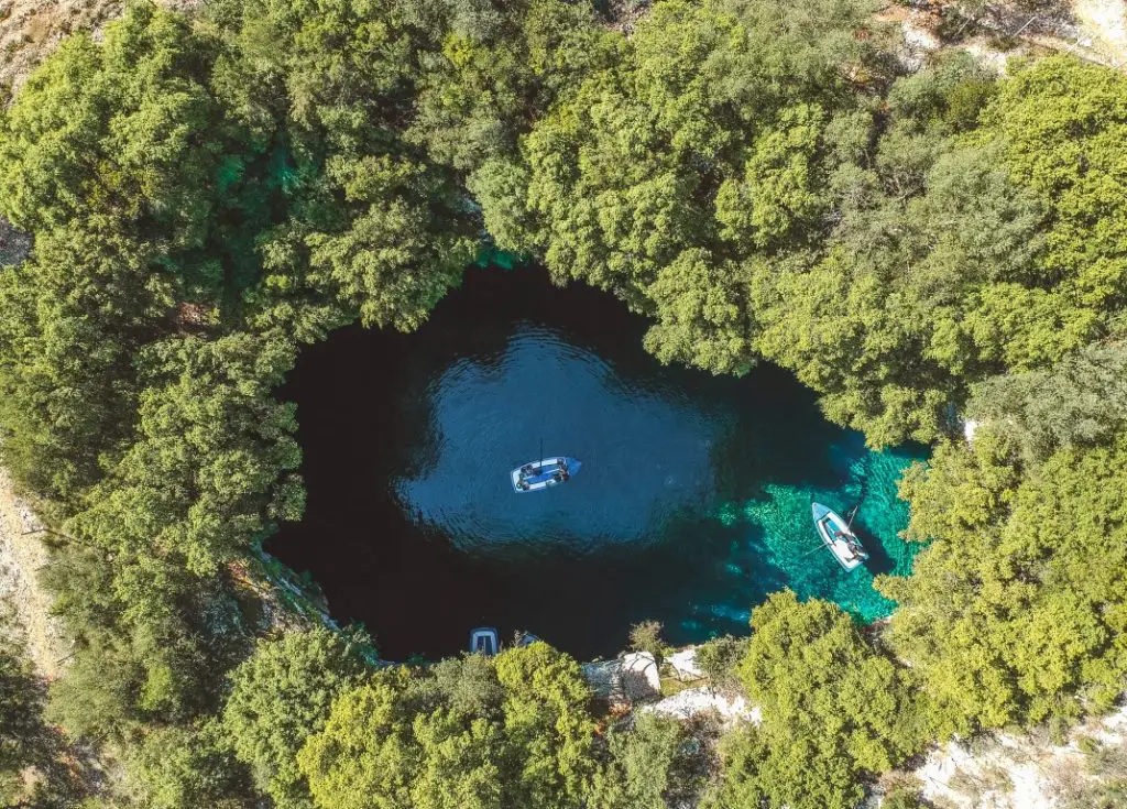 Melissani Höhle