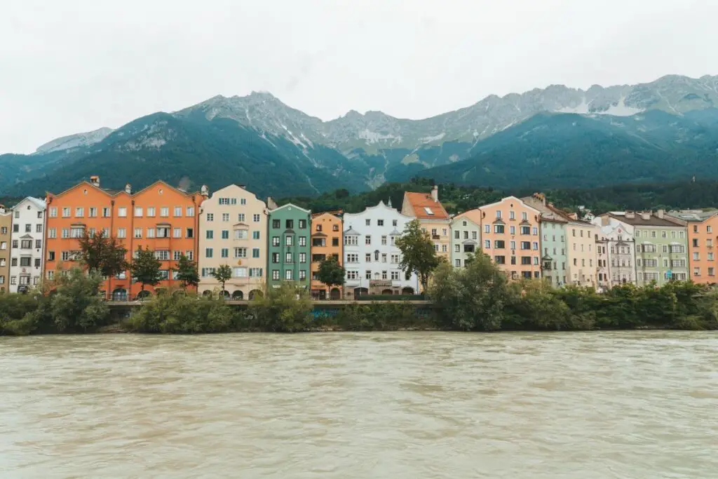 Innsbruck bunte Häuser Mariahilfstraße