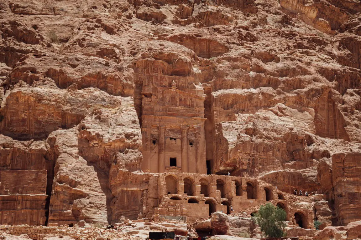 Petra Jordanien Felsenstadt Urnengrab