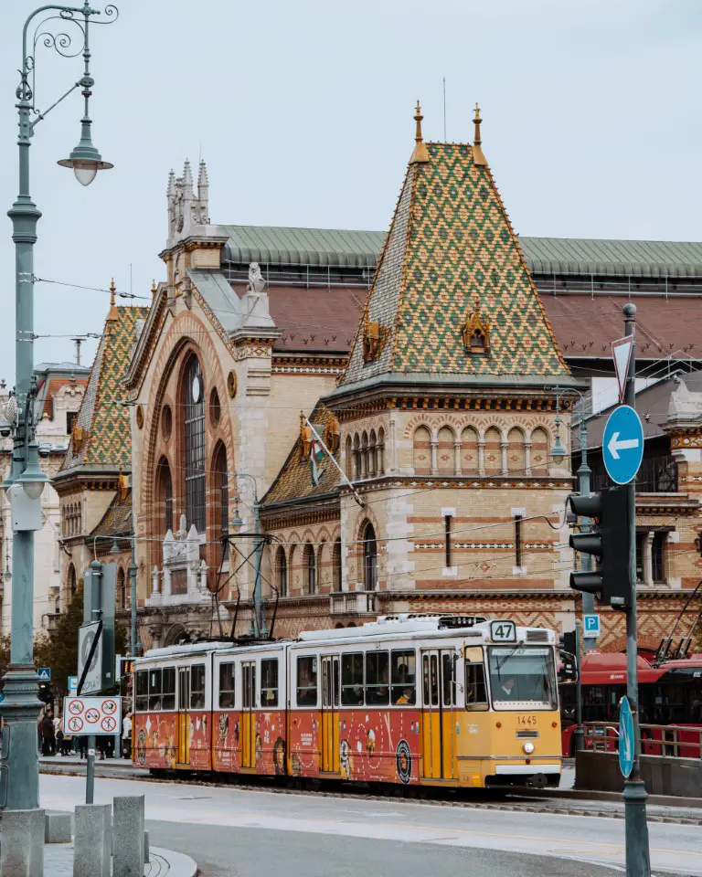Budapest Sehenswürdigkeiten Große Markthalle